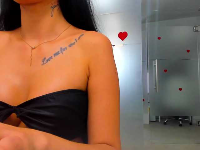 queenrafaelle, live now on BongaCams