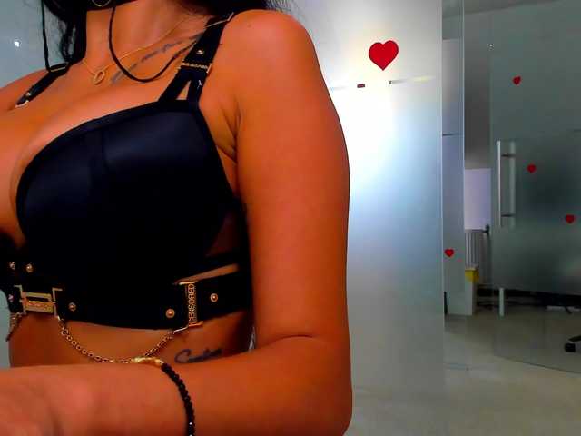 queenrafaelle live cam on BongaCams