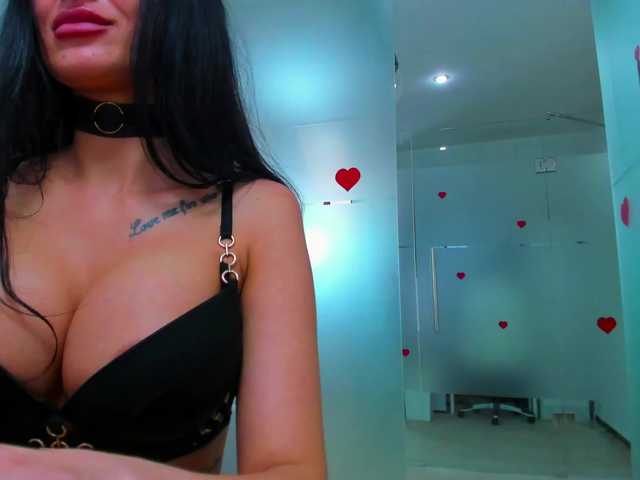 queenrafaelle live cam on BongaCams