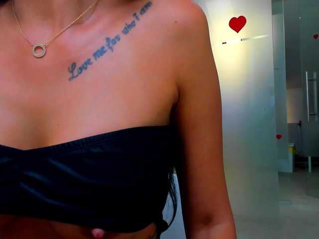 queenrafaelle live webcam show
