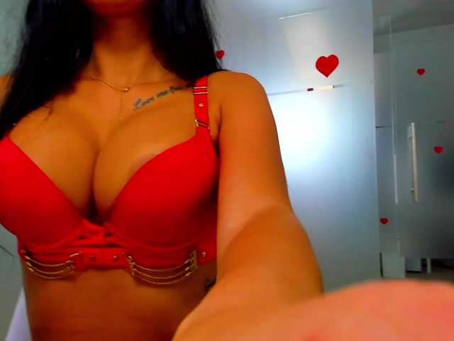queenrafaelle live cam on BongaCams