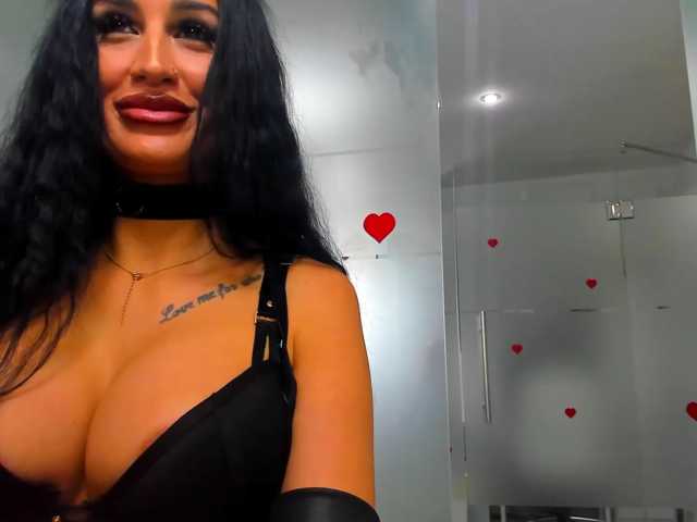 queenrafaelle live cam on BongaCams