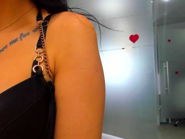 queenrafaelle, en directo ahora en BongaCams