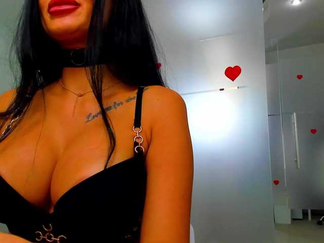 queenrafaelle live cam on BongaCams