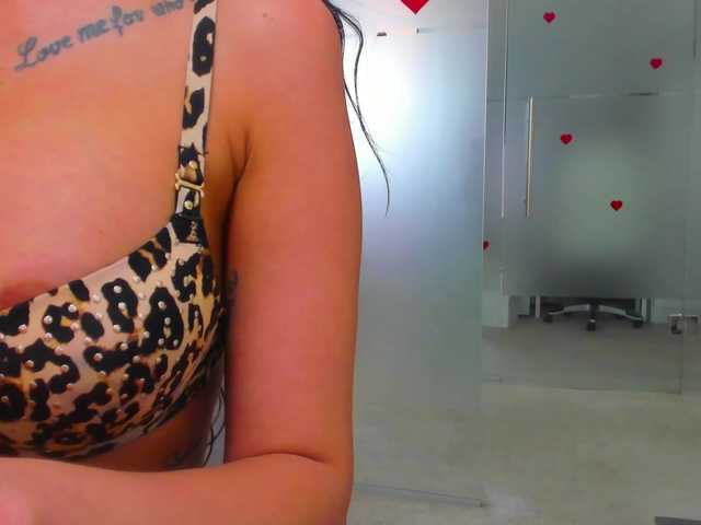 queenrafaelle live cam on BongaCams