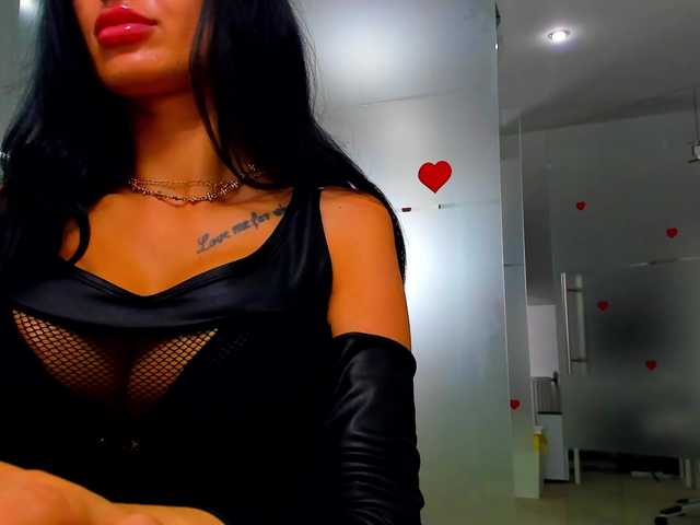 queenrafaelle live cam on BongaCams