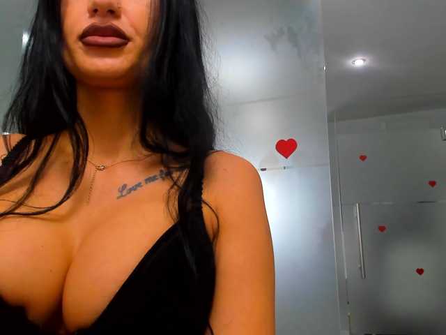 queenrafaelle live cam on BongaCams