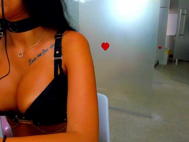 queenrafaelle live cam on BongaCams