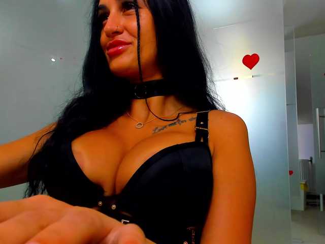 queenrafaelle live cam on BongaCams