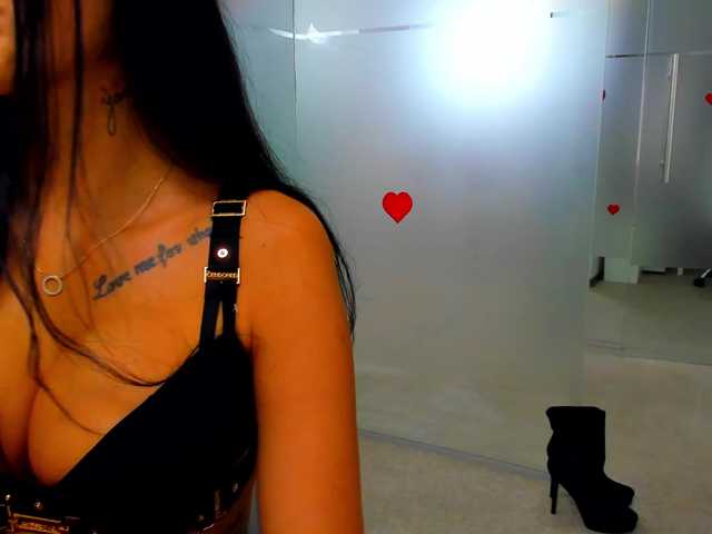queenrafaelle live cam on BongaCams