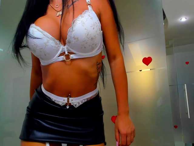 queenrafaelle live cam on BongaCams