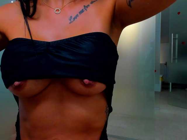 queenrafaelle live webcam show