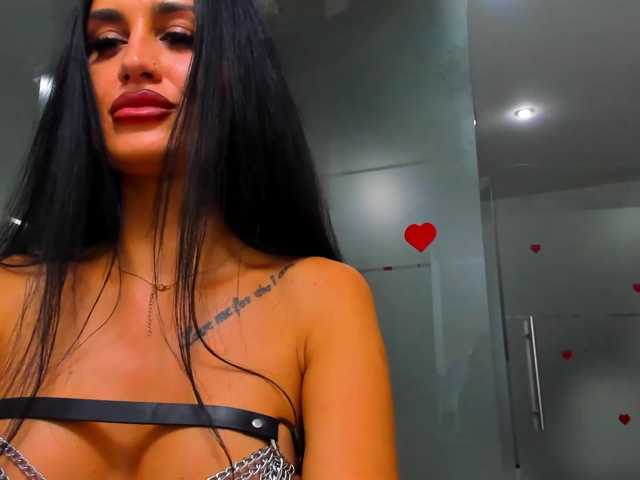 queenrafaelle live cam on BongaCams