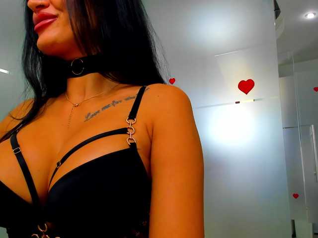 queenrafaelle live cam on BongaCams