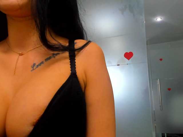 queenrafaelle live cam on BongaCams