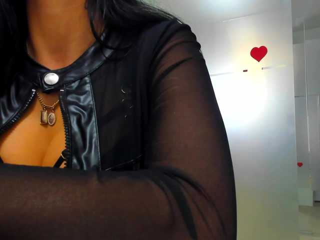 queenrafaelle live cam on BongaCams