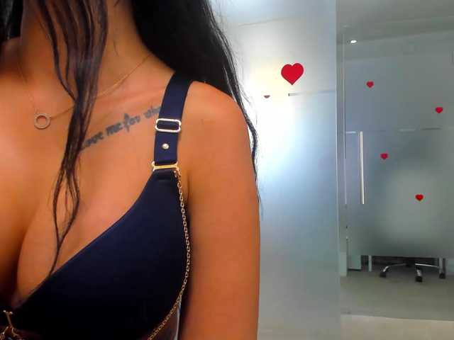 queenrafaelle live cam on BongaCams