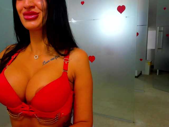 queenrafaelle live cam on BongaCams