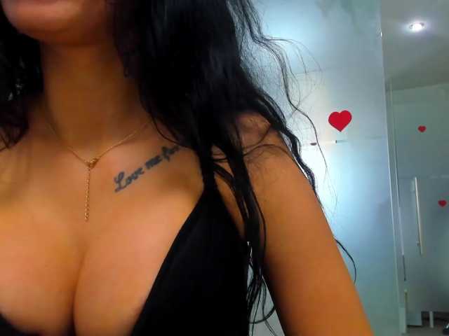 queenrafaelle live cam on BongaCams