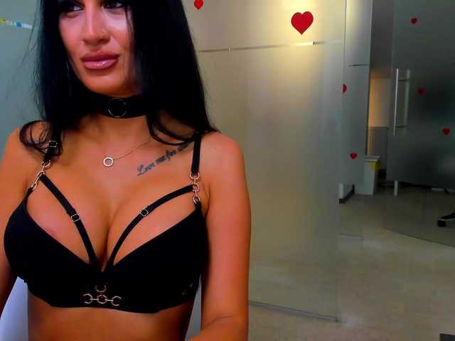 queenrafaelle live cam on BongaCams