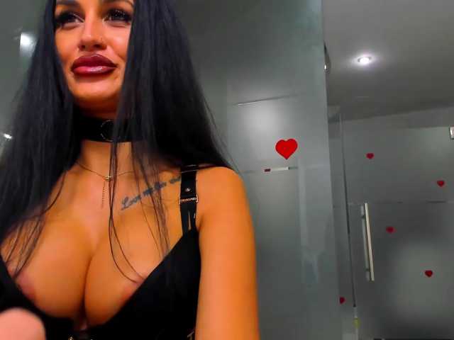 queenrafaelle live cam on BongaCams