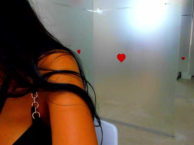 queenrafaelle live cam on BongaCams