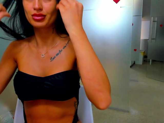 queenrafaelle live webcam show