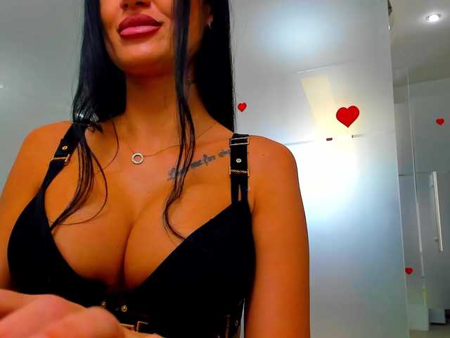 queenrafaelle live cam on BongaCams