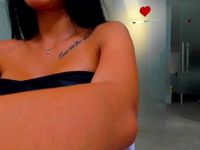 queenrafaelle live webcam show