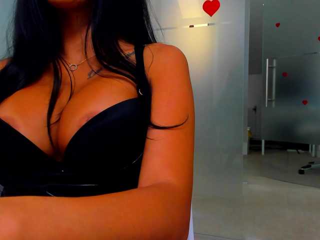 queenrafaelle live cam on BongaCams