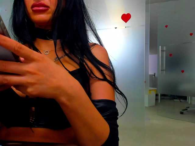 queenrafaelle live cam on BongaCams