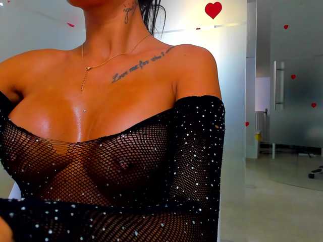 le modèle Rafaelleee est en webcam porno dans un show sur le site bongacams, il possède les tags suivants: White/Caucasian,Brunette,Shaved
