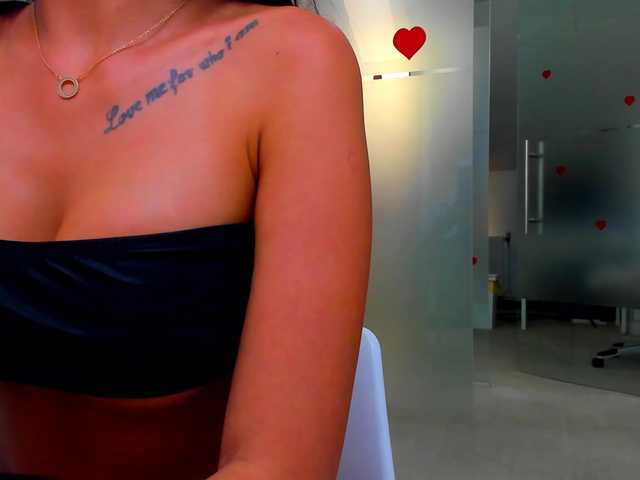 queenrafaelle live webcam show