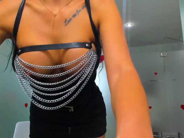 queenrafaelle live cam on BongaCams