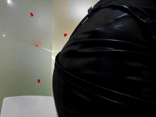 queenrafaelle live cam on BongaCams