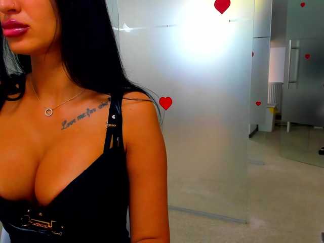 queenrafaelle live cam on BongaCams