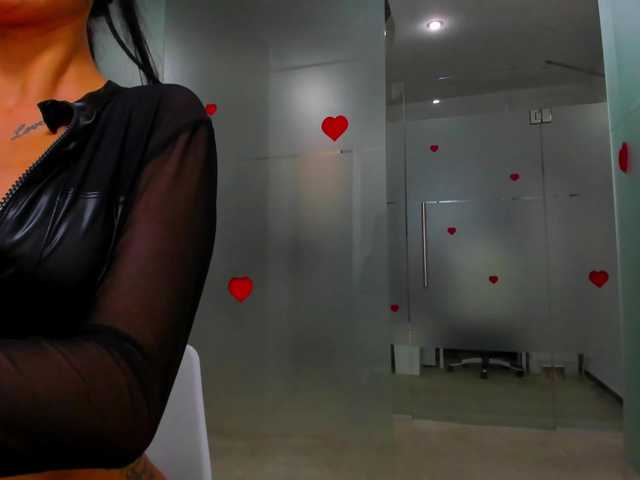 queenrafaelle live cam on BongaCams