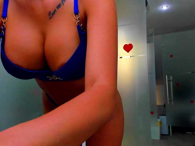 queenrafaelle live cam on BongaCams