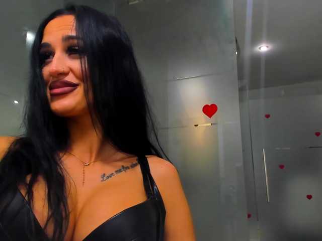 queenrafaelle live cam on BongaCams