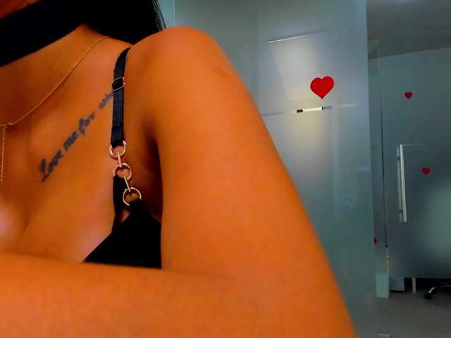 queenrafaelle live cam on BongaCams
