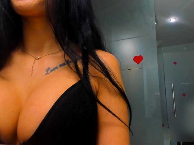 queenrafaelle live cam on BongaCams