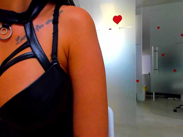 queenrafaelle live webcam show