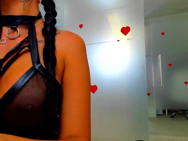 queenrafaelle live cam on BongaCams