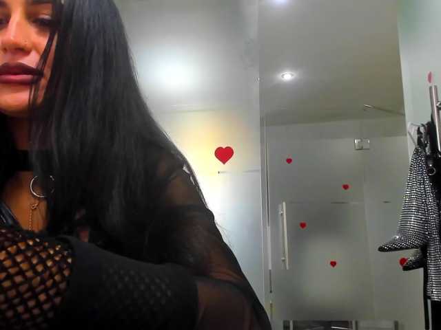 queenrafaelle live cam on BongaCams