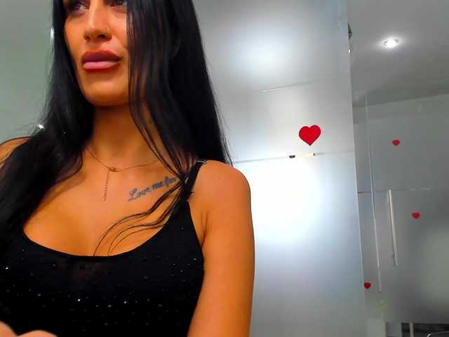 queenrafaelle live cam on BongaCams
