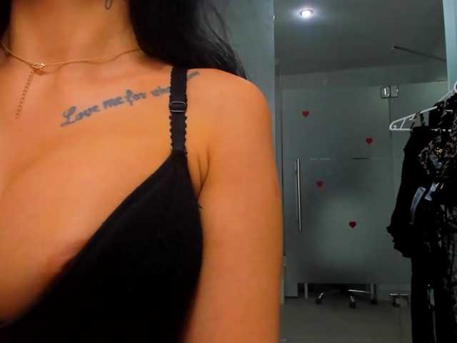queenrafaelle live cam on BongaCams