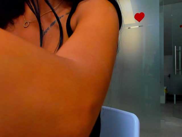 queenrafaelle live cam on BongaCams