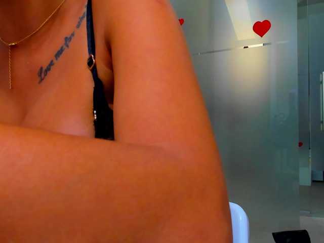 queenrafaelle live cam on BongaCams