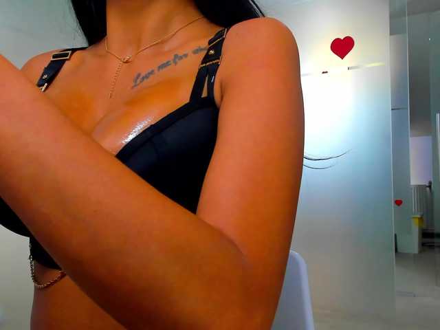 Rafaelleee live cam
