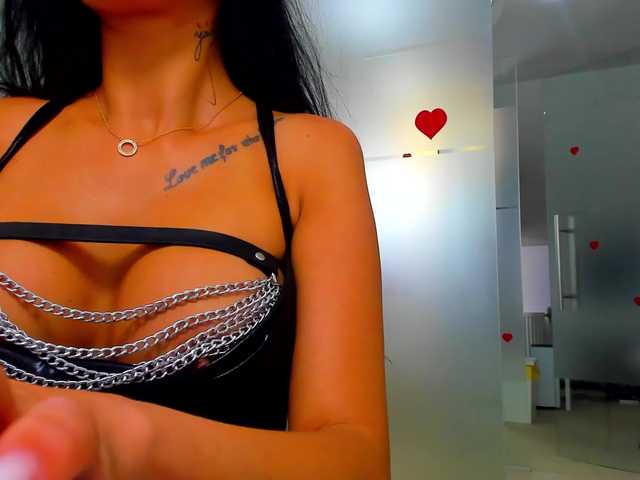 queenrafaelle live cam on BongaCams